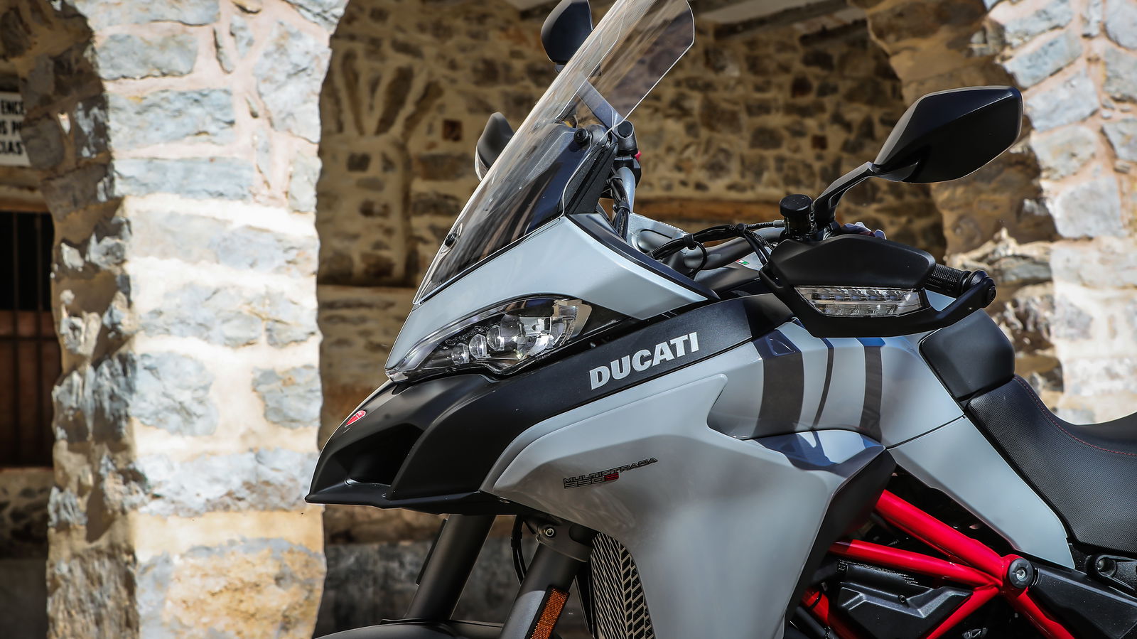 Ducati_Multistrada_950 S Static 14_UC70840_High.jpg